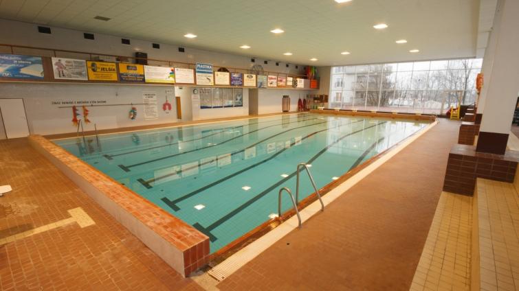 Bazénové dilema v Kroměříži: postavit nový, nebo opravit ten současný?