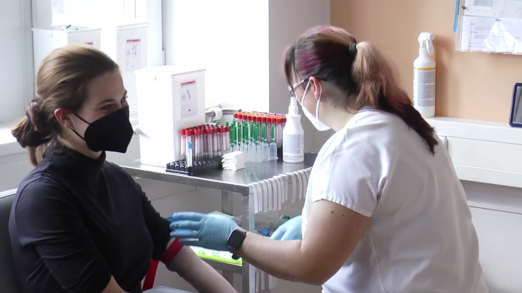 Nemocnice nabízí zjištění protilátek proti covidu-19