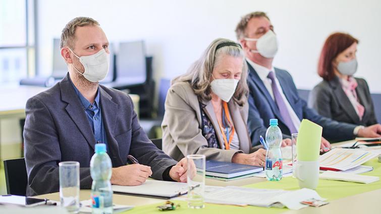 Odstátnicovat a pak ze školních lavic rovnou za katedru