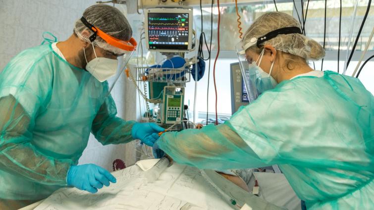 Počet nakažených ve Zlínském kraji roste. Covid-19 má aktuálně 16 326 lidí