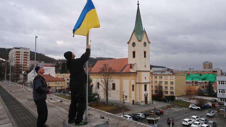 Zlínské divadlo se připojilo k podpoře Ukrajiny vyvěšením vlajky
