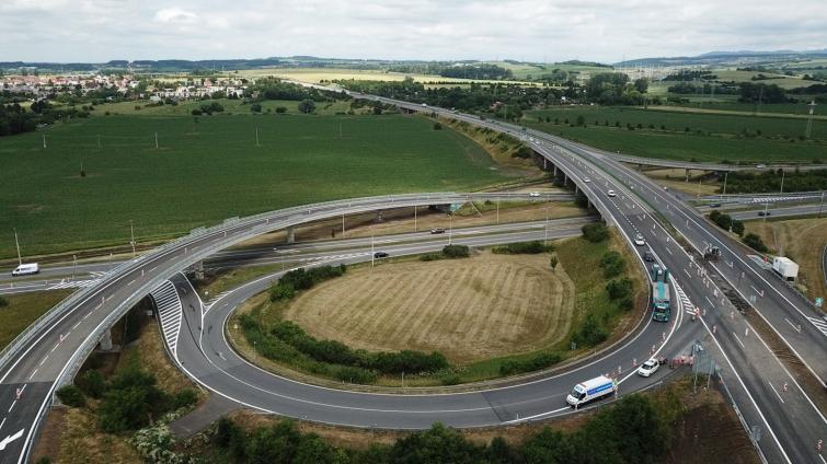 V Otrokovicích probíhá měření intenzity dopravy. Výsledky by mohly pomoci zrušit zpoplatnění obchvatů 