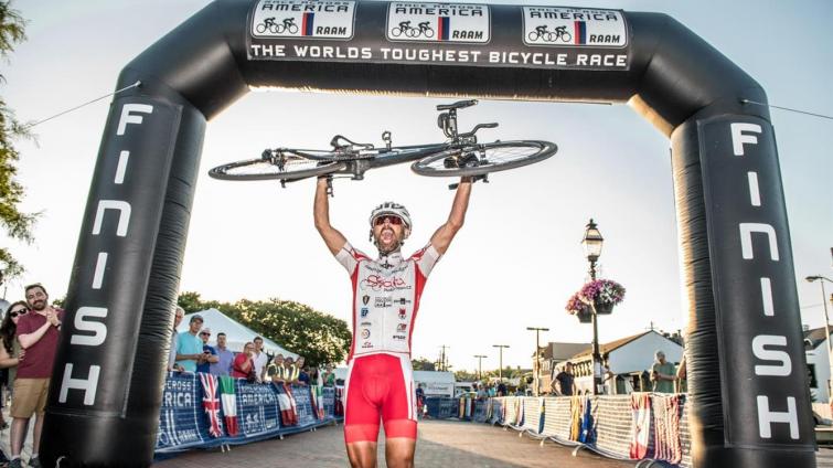 Ultramaratonec Svaťa Božák zdolal potřetí v životě nejtěžší cyklistický závod planety