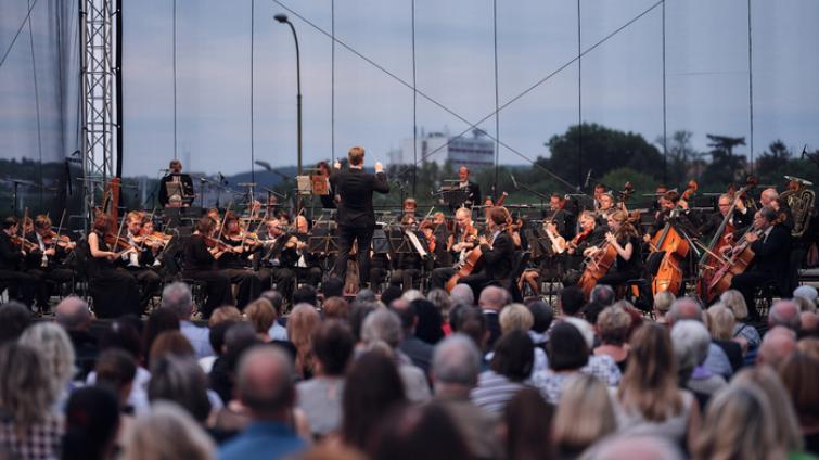 Open air léto s Filharmonií Bohuslava Martinů nabídne tři koncerty pod širým nebem