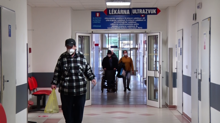Respirační infekce ve Zlínském kraji na vzestupu. Nemocnice omezují návštěvy
