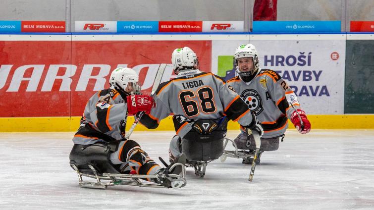 Sobotní finále: sledge hokejisté doufají v návrat na vrchol a plnou halu