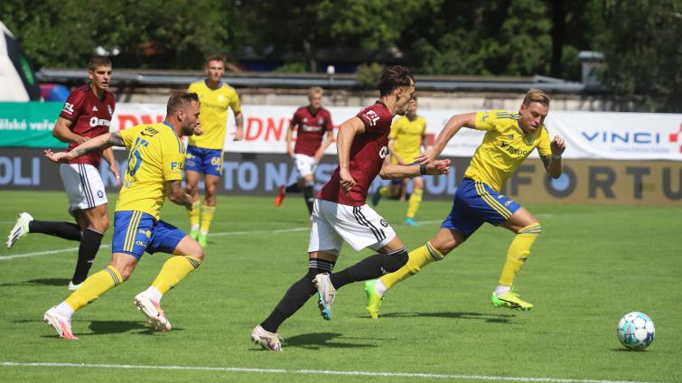 Zlín smolně podlehl Spartě, Slovácko hrálo v Ostravě bez branek 