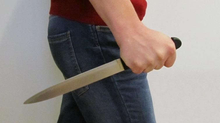 Pokus o vraždu na Kroměřížsku: agresor napadnul nožem jiného muže, ten vyváznul jen s poraněním