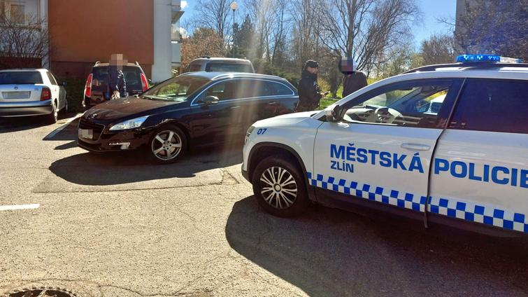 Opilý řidič lákal cizí ženu k sexuálním radovánkám. Když odmítla, zkusil to s drogami