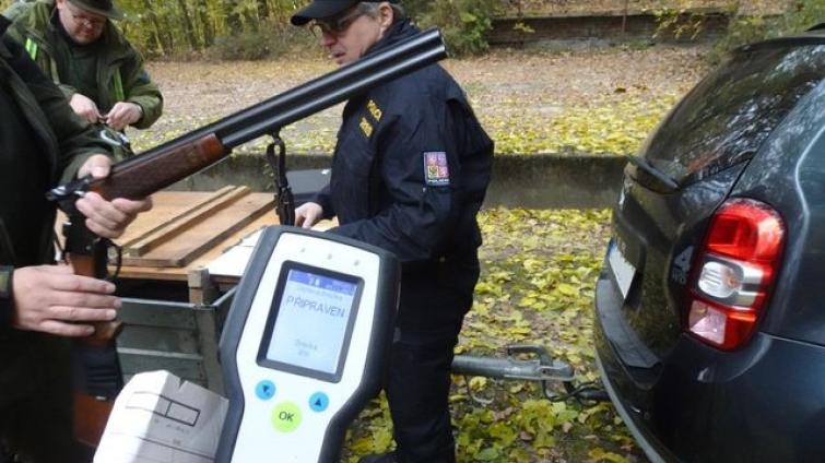 Policisté si posvítili na myslivecké hony. Jak kontrola dopadla?