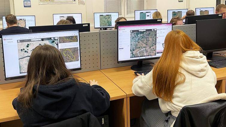 Studenti Baťovy univerzity kreslili mapy, které zachraňují životy