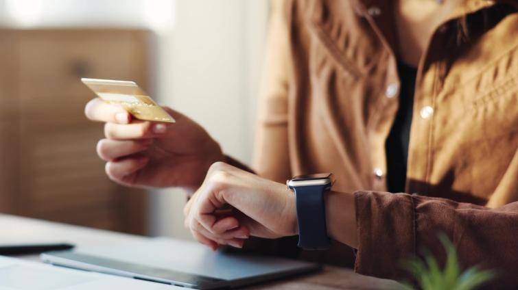 Během 18 minut obrala “bankéřka“ ženu ze Zlínska o tři čtvrtě milionu