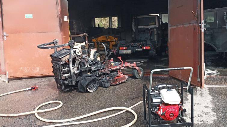 Hořící sekačka napáchala v Napajedlích pořádnou paseku. Škody jsou v řádu milionů