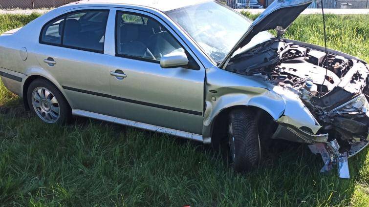 Nedělní odpoledne ve znamení nehod. Do akce šli hasiči i záchranáři