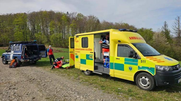 Muž se u hradu Klenov zřítil z několikametrové výšky. Do akce šla horská služba i krajští záchranáři