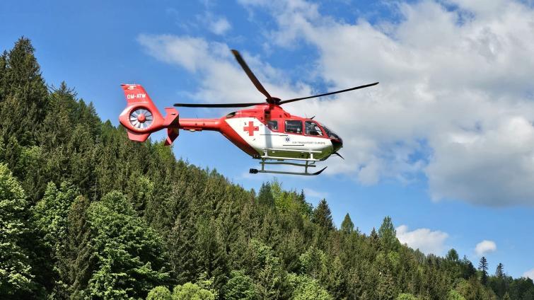Seniorku ve Valašské Bystřici postihla mrtvice. Letěl pro ni vrtulník
