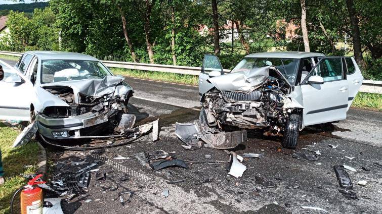 Nehoda dvou osobních vozidel v Polichně si vyžádala čtyři zraněné