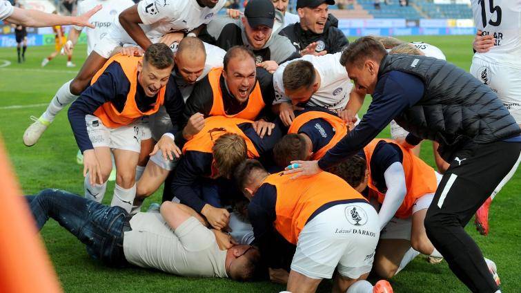 Slovácko otočilo zápas s Duklou a slaví záchranu v první lize 