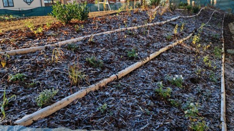 Zapomenuté místo bývalého hřbitova v Malenovicích oživil nový parčík