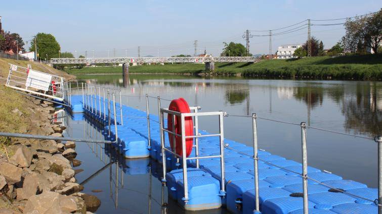 Nové plovoucí molo v Uherském Hradišti už vyhlíží první lodě