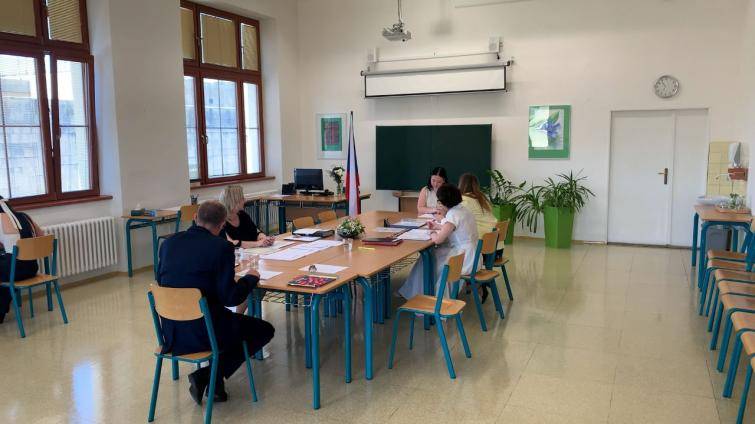 Gymnazisté i zdravotníci skládají zkoušky dospělosti