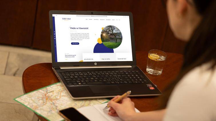 Vizovice mají nový turistický portál. Moderní rozcestník pomůže nejen při plánování výletů