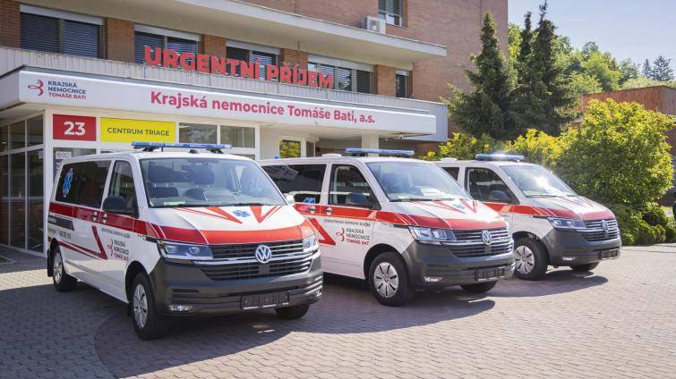 Baťova nemocnice pořídila tři nové sanitky. Jedna je speciálně upravená pro obézní pacienty