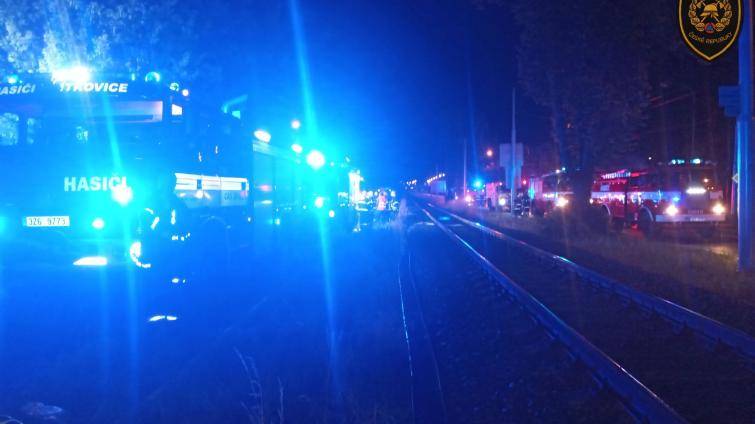 Noční požár zachvátil opuštěnou budovu v Otrokovicích. Uvnitř naštěstí nikdo nebyl