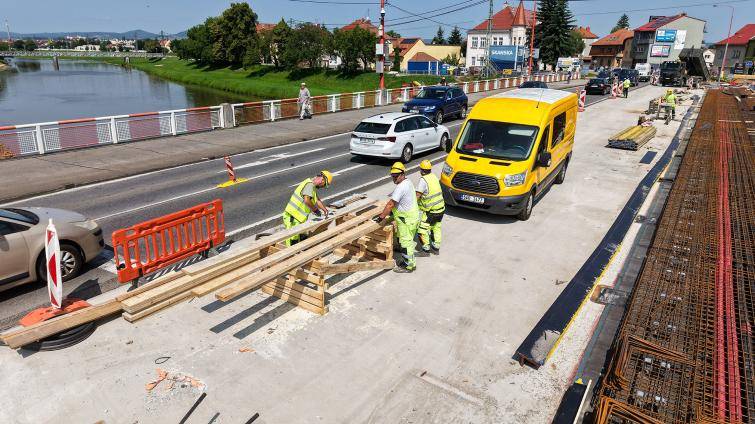 Opravy mostu v Uherském Hradišti se v červenci přesunou na druhou polovinu