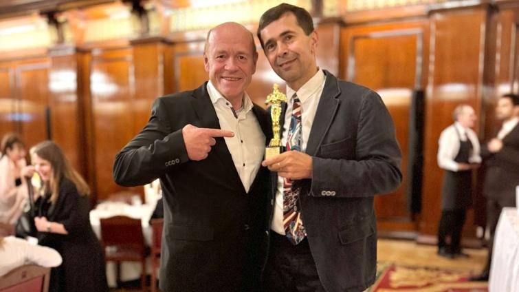 Mimořádný úspěch české oční chirurgie! Pavel Stodůlka zvítězil mezi stovkami odborníků na kongresu v Londýně