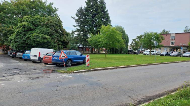 V Kroměříži vznikne nové parkoviště. Stání pro 22 vozidel budou hotová na podzim
