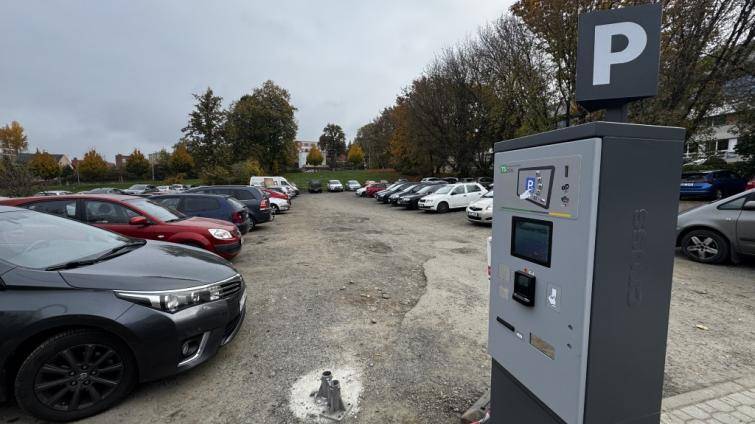 Platba parkovného mobilem přechází ve Zlíně na novou platformu