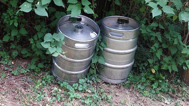 Recidivista kradl ve Zlíně prázdné sudy. Prozradila ho hlasitá rána