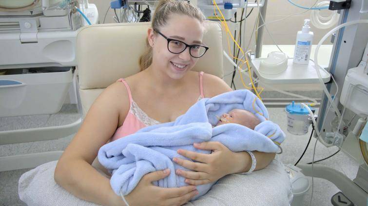 Zlínská porodnice hlásí letní babyboom. Porod 800. miminka byl ale komplikovaný