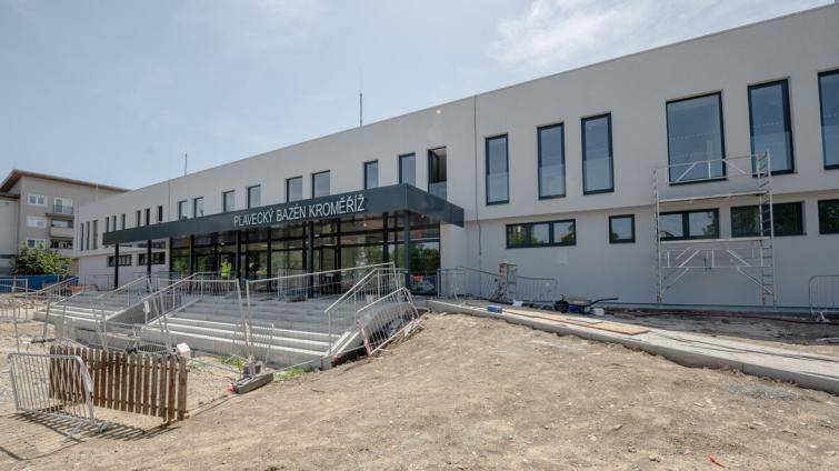 Oprava venkovní části krytého bazénu v Kroměříži je hotová. Interiér přijde na řadu za rok