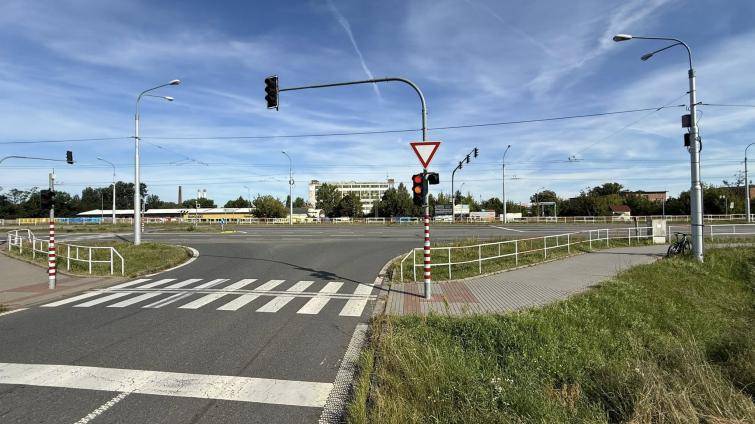 Práce na modernizaci křižovatek pokračují v Loukách a Malenovicích