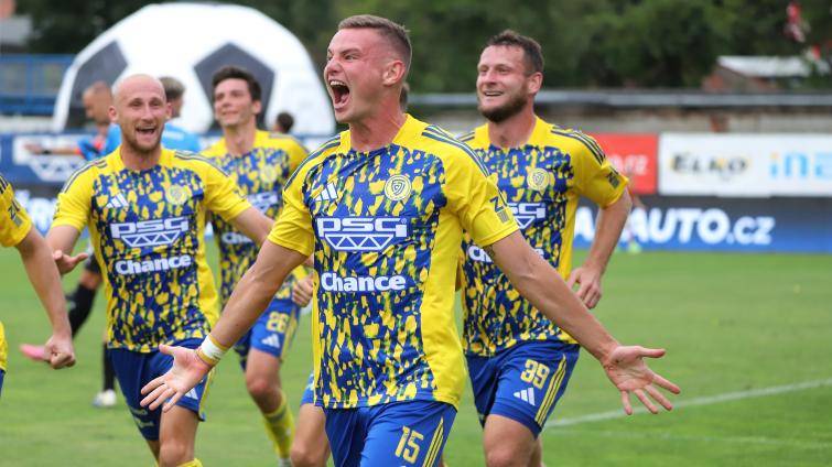 Trenéra Červenku postihla nevolnost, ševce k výhře nad Boleslaví dovedli asistenti 