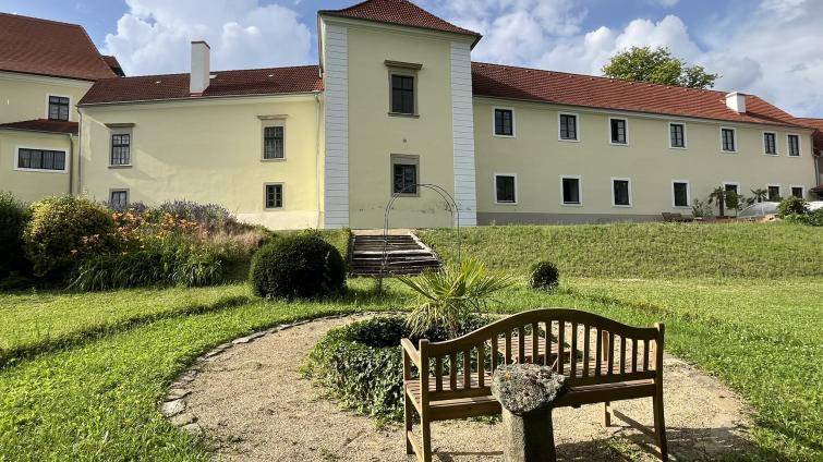 Romantická panská sídla pod Hříběcími horami ožijí v reportážích Českého rozhlasu