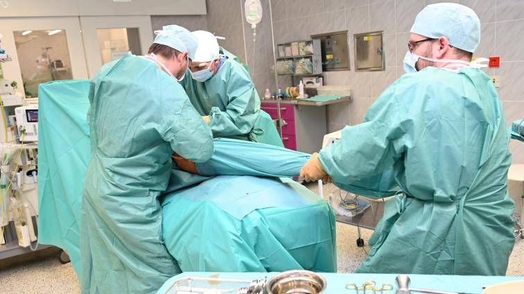 Ve valašskomeziříčské nemocnici používají při operacích kyčelního kloubu novinku