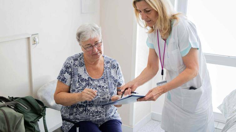 Krásné gesto! Pacientka darovala Baťově nemocnici 68 tisíc korun. Proč právě tolik?