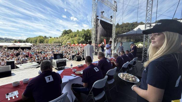 Soutěž jedlíků na Vizovickém Trnkobraní vyhrál znovu Radim Dvořáček. Rekord ale nepadl