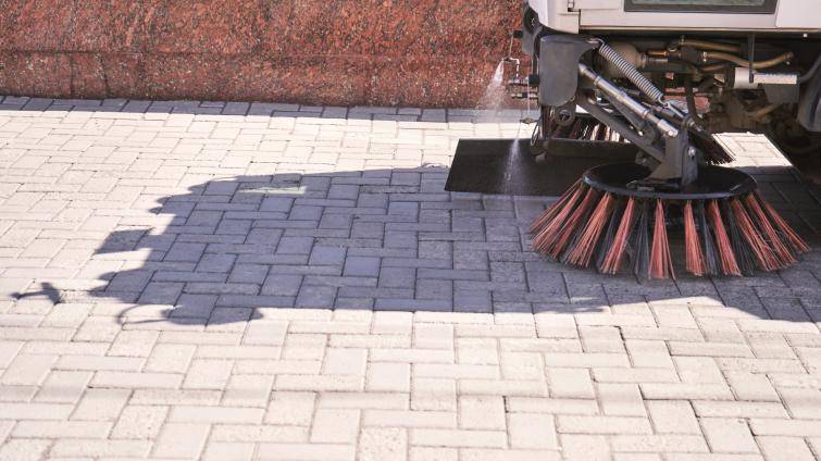 Za tři měsíce zmizelo z ulic Zlína 137 tun nečistot. Problémem jsou špatně zaparkovaná auta