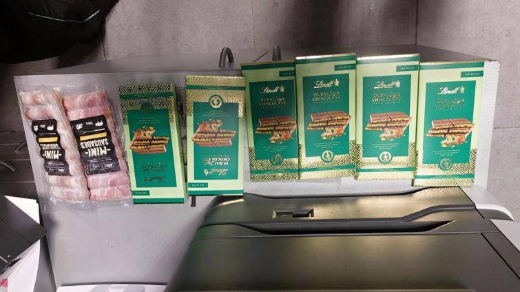 Ve zlínském supermarketu kradl známý recidivista. Zlákaly ho dubajské čokolády