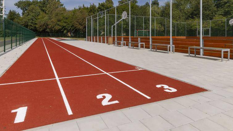 Zlínská zdravotnická škola má nový sportovní areál. Od příštího jara bude přístupný i pro veřejnost