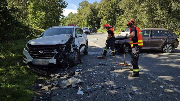 Perný čtvrtek hasičů i záchranářů. Bouralo se po celém regionu