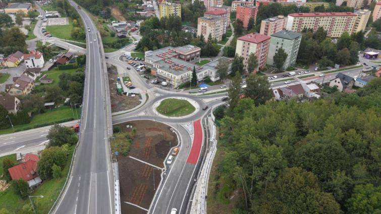 Rampa Mostecká ve Vsetíně ode dneška slouží řidičům. Problémový úsek je nyní bezpečnější