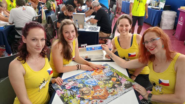 Rožnovská rodačka Jana Ondroušková veze stříbro z mistrovství světa ve skládání puzzle na čas
