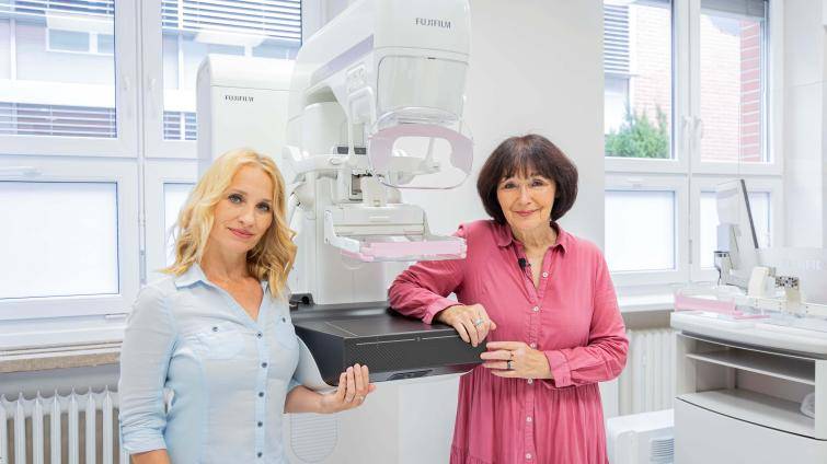 Růžový říjen opět podpoří prevenci i zlínskou onkologii. Zapojí se Obchodní dům, divadlo i fotbalisté