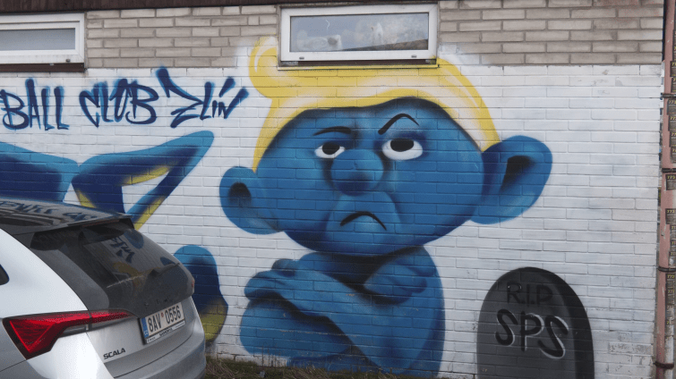 Rozlučte se se Šmoulím městem. Příští týden půjde k zemi