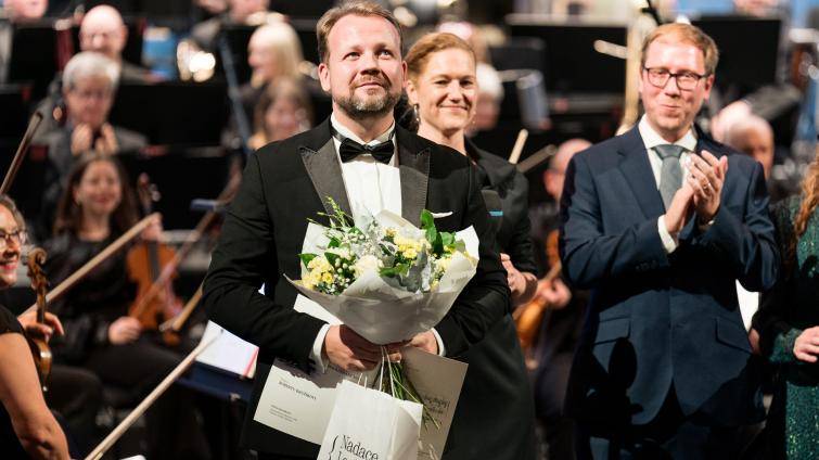 Šéfdirigent zlínské filharmonie Robert Kružík získal prestižní Cenu sira Charlese Mackerrase